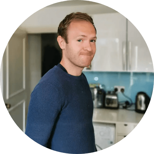 David Gradon circle headshot.png